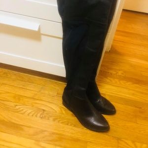 BCBG Knee High Boots (GENUINELEATHER, gently used)